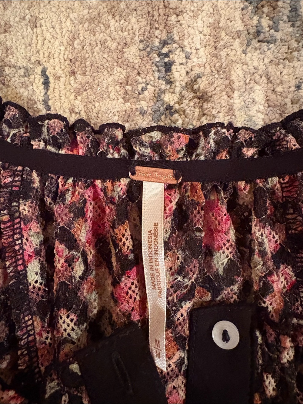 Free People Size M Floral Puff Sleeve Peasant Top - Black with Pink Floral - Picture 4 of 5